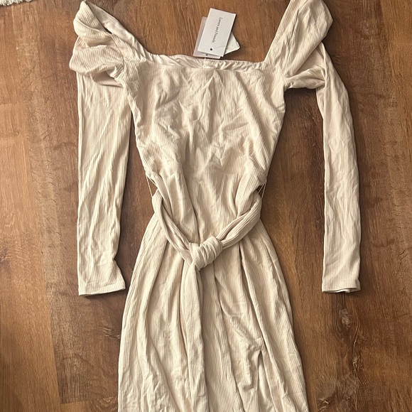 NWT Lovers and Friends  Sariah Midi Dress in Ecru - Picture 2 of 2